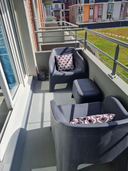 Trimaran 10 Metres De La Avec Balcon/terrasse Appartement *